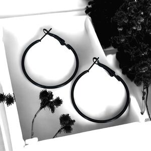 5 For $25💫Smooth Chic Black Wire Hoops